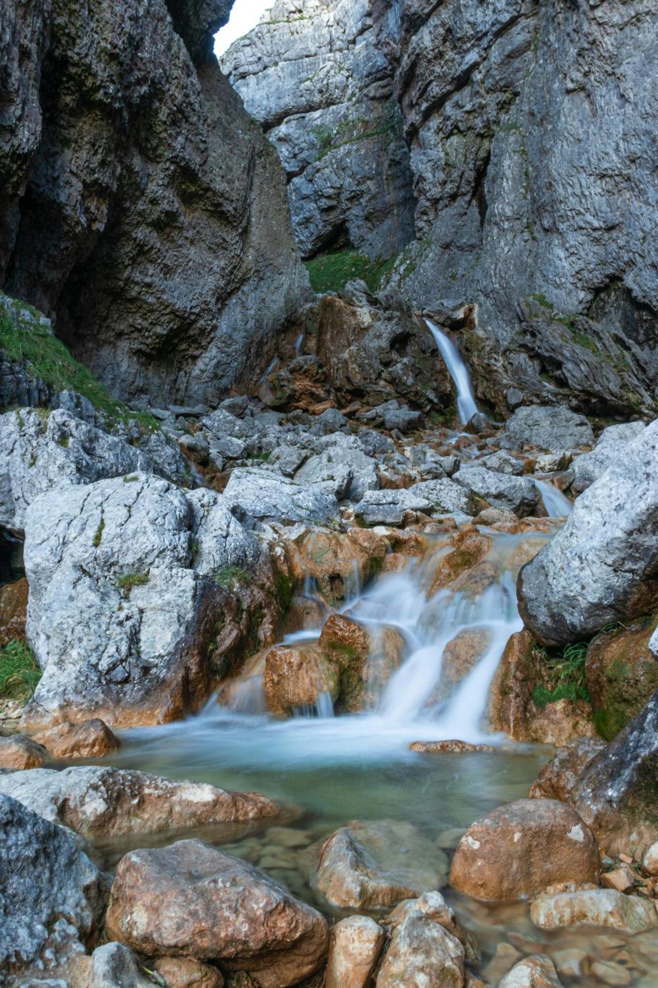 Central Malham Wellbeing Escape With Hot Tub Sleeps 8 Extérieur photo